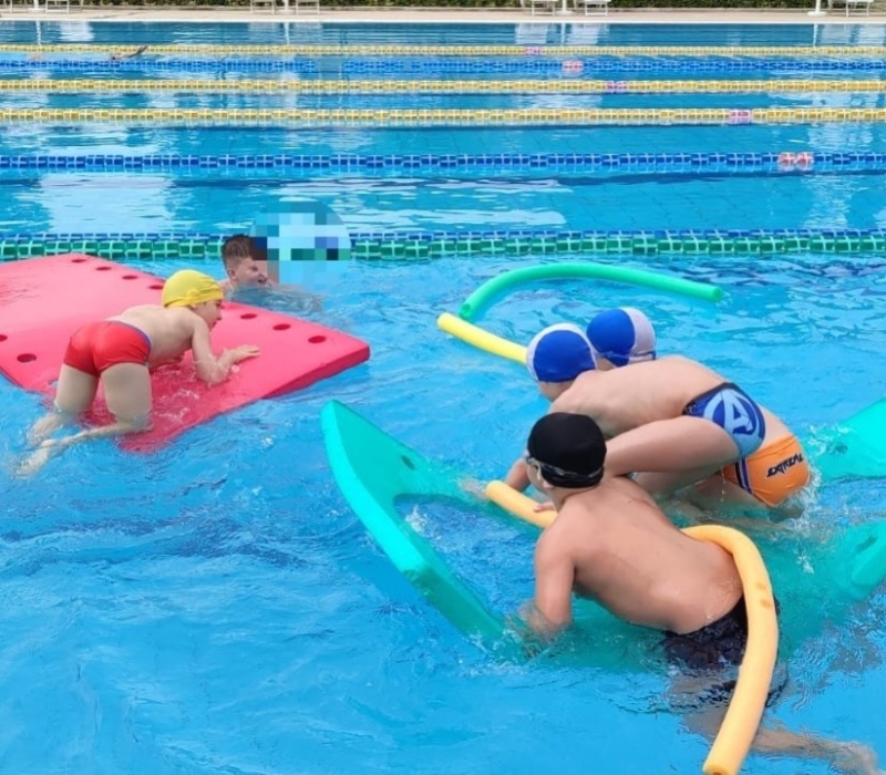 Campus estivo per bambini ed adolescenti presso le piscine dello stadio.